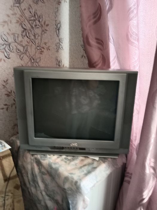 Отдам два цветных телевизора