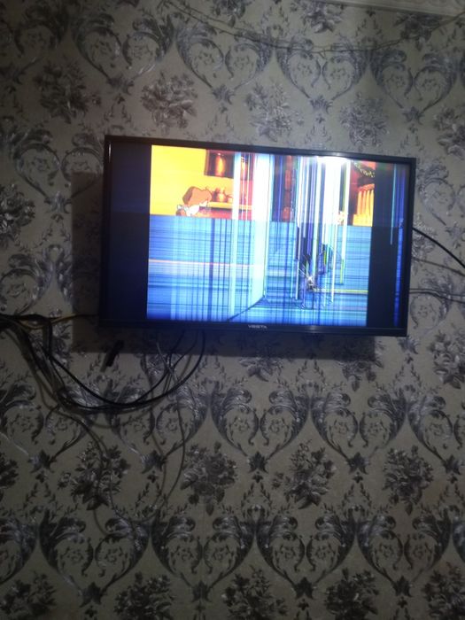 Веста продаётся телевизор срочно на запчасти работает всё только экран