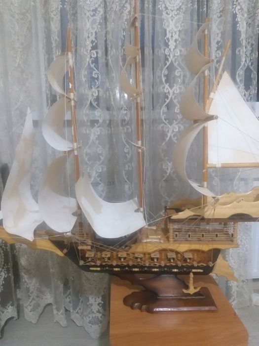 ПРОДАМ макет Корабля.