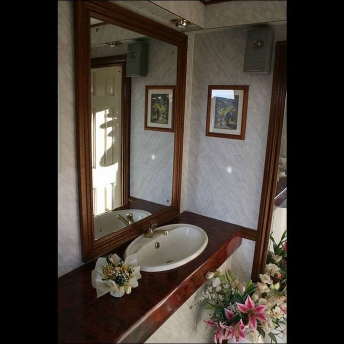 Inchiriere toalete mobile de lux / VIP toalete evenimente