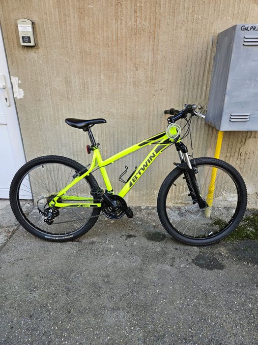 Vand bicicleta foarte putin folosita