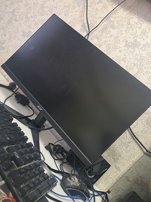 Продам монитор экран не работает пользовались мало.