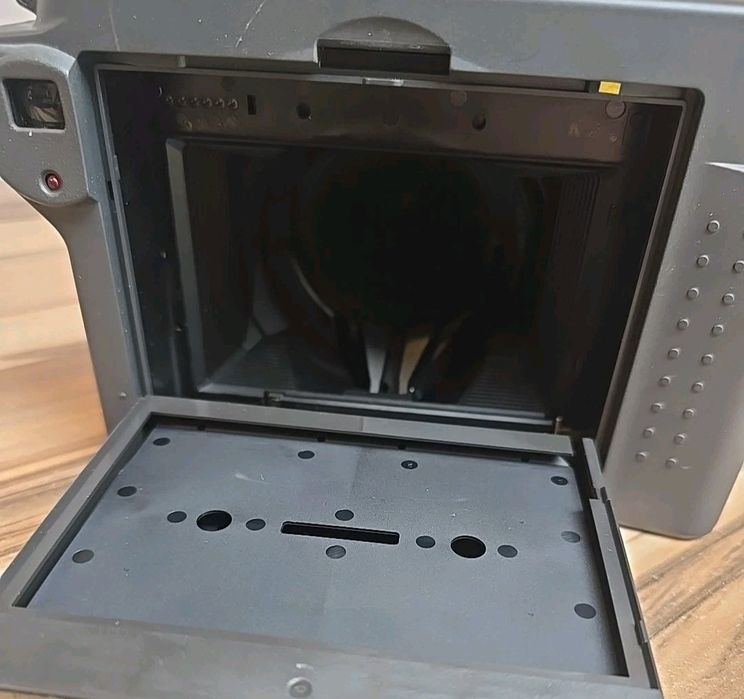 Апарат за моментни (полароидни) снимки instax 100