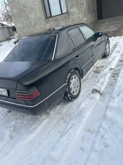 Мерс 124 об 2.3.   Чорный цвет