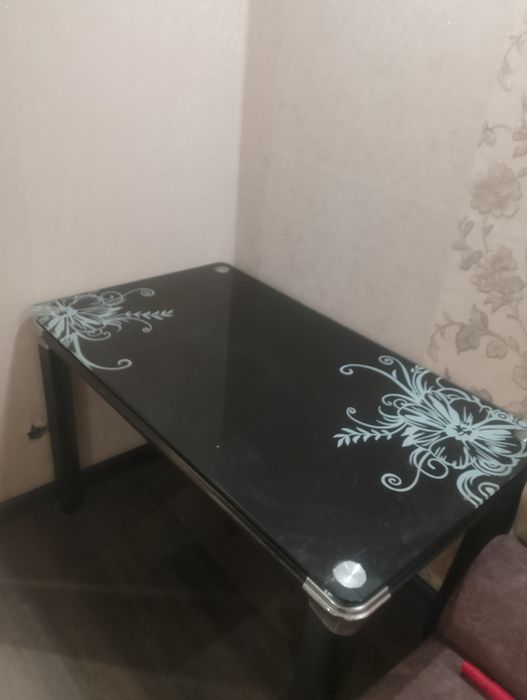 Продам стол кухонный