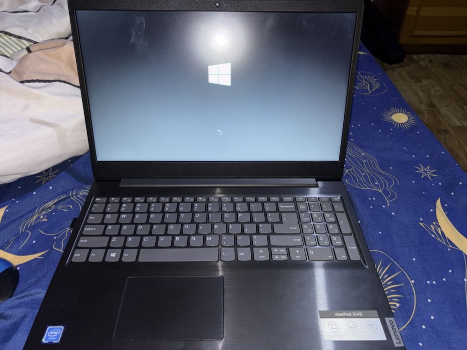 Se vinde laptop lenovo ideaPad s145