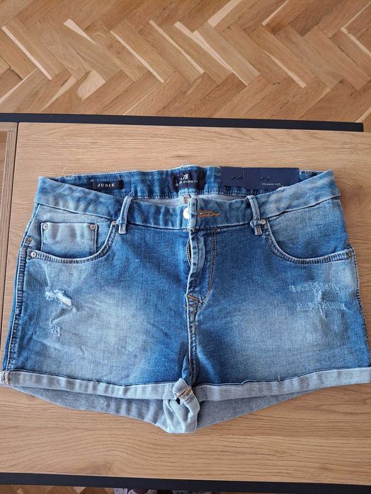 Нови дънкови панталонки LTB