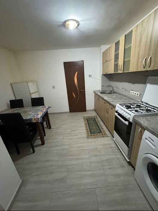 Dau în chirie apartament