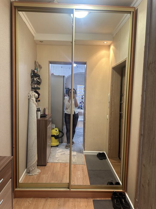 Шкаф купе с зеркалом