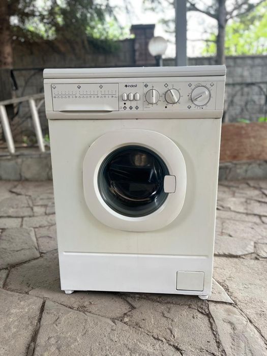 Продам стиральную машину Indesit