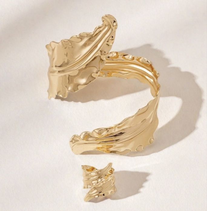 Красное вечернее платье