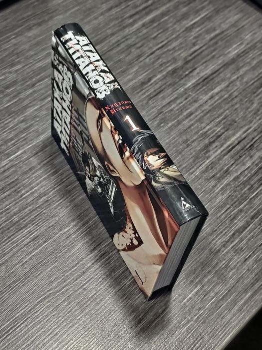 Манга "Атака Титанов" 1часть