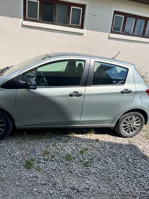 Toyota yaris 2012 1,3 benzina
