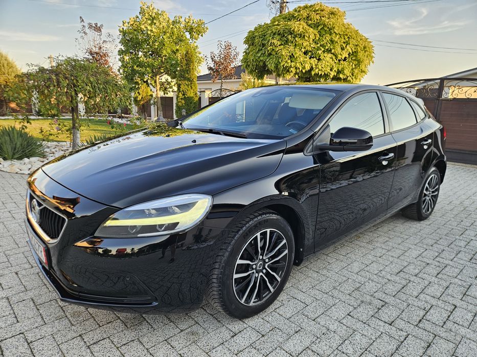 Volvo V40 - Momentum -2.0 D4 190 Cp Automat / EURO6 / LED / Memorii / Întreținere VOLVO.