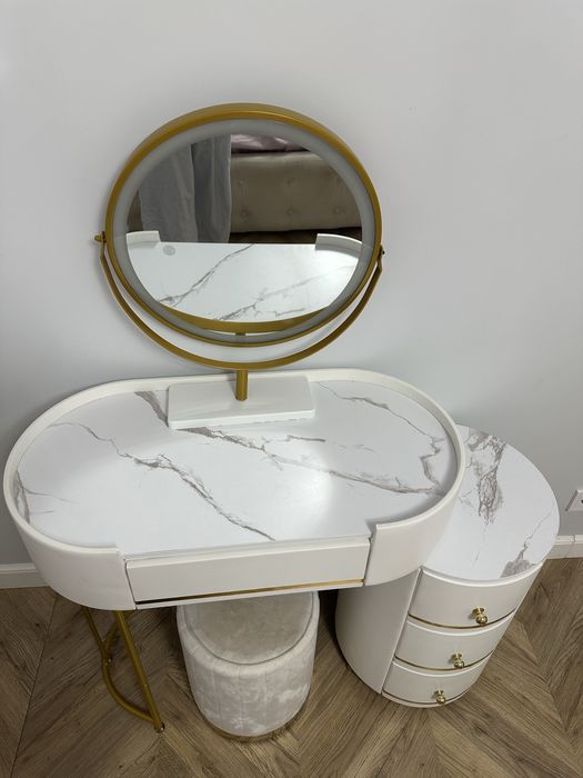 Продаю туалетный столик