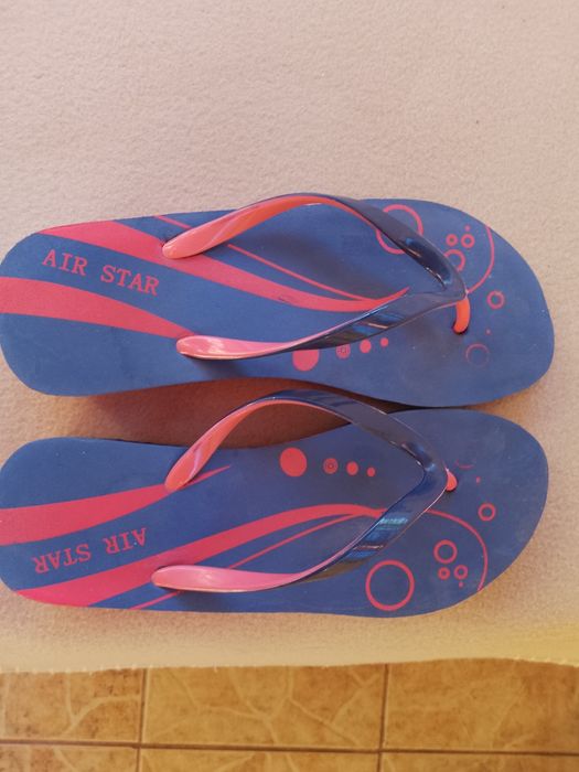 Дамски чехли и джапанки