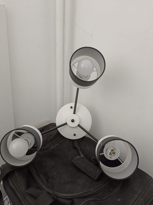 Продам люстру 3- рожковую