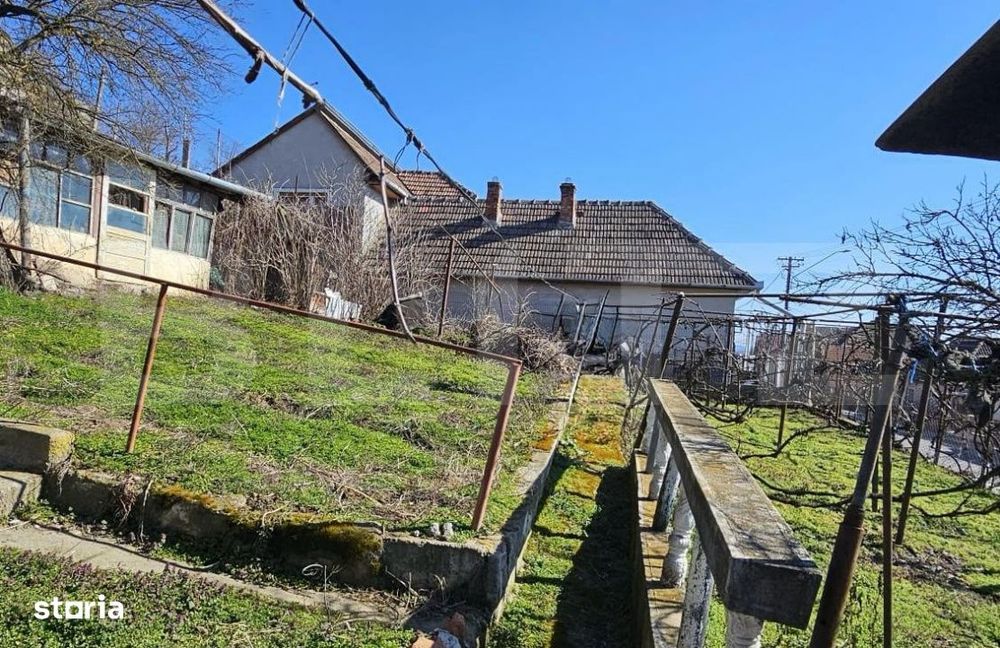 Casa 5 camere, 2 bucatarii, 140 mp, curte si gradina, zona Blaj