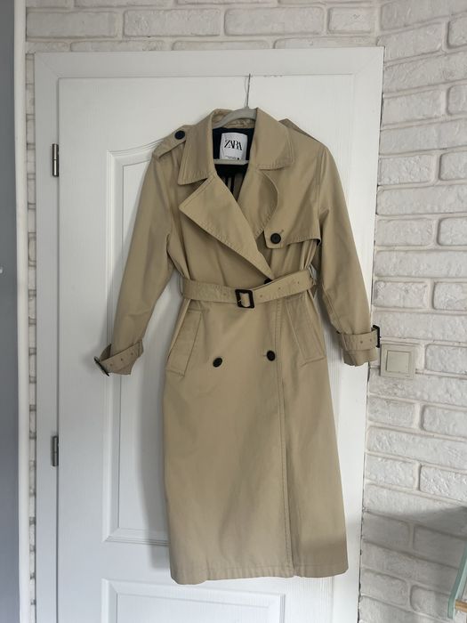 Стилен тренчкот Zara
