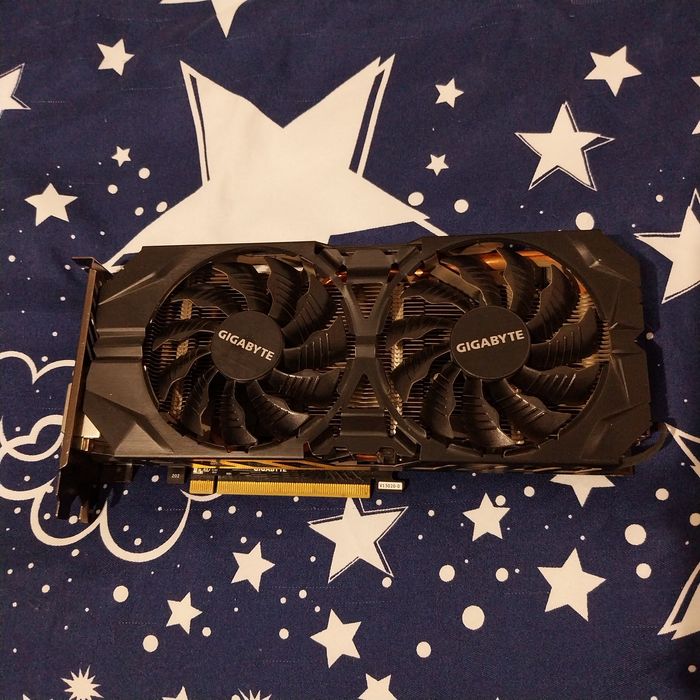 Defectă - Placa Video R9 390, 8GB, GIgabyte