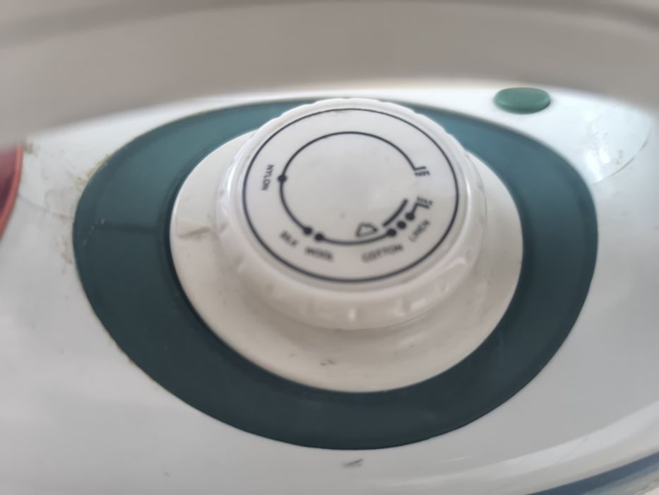 Продаю      утюг