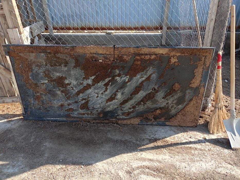 Есік сатылады ағаш темір