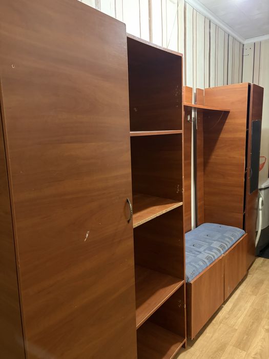 Продам прихожую б/у