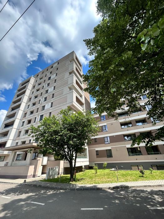 Proprietar vand apartament 3 camere lux