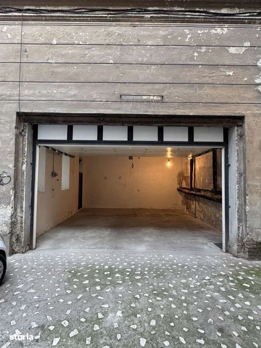 Garaj spatios ultracentral in Palatul Neumann cu CF propriu