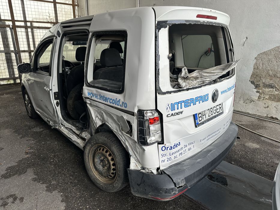 Vw caddy 5 locuri 2.0tdi 150cp fab 2015 avariat pe lateral. Inscris