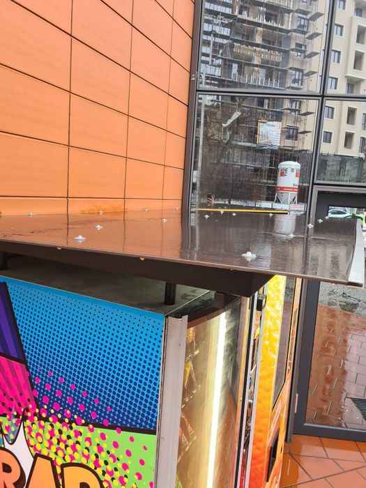 Покрив за вендинг машини