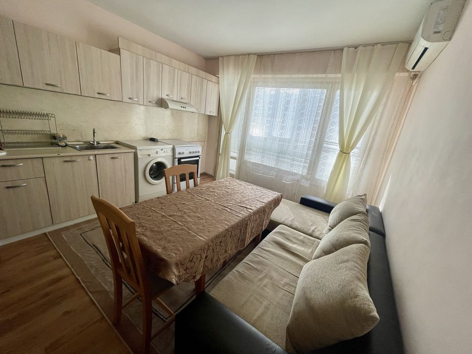 Дава се под наем Двустаен апартамент в Бургас, Изгрев - 45 кв.м за 306 € - Снимка #1