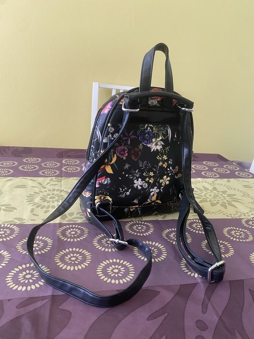 Дамски Чанти и Ранички