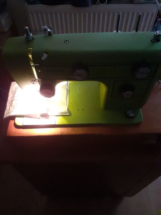 De vânzare mașină de cusut casnică electrică
