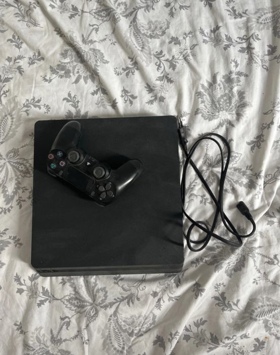 Play station 4 + controler