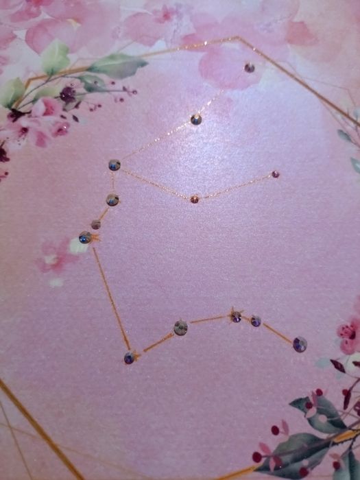 Арт съзвездие със зодиакален знак