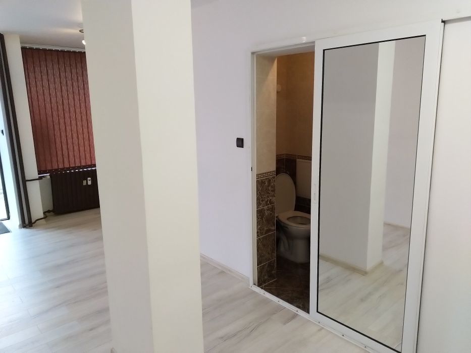 Дава се под наем Магазин в София, Център - 26 кв.м за 350 € - Снимка #1