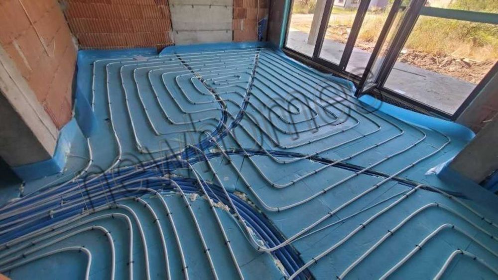 Продава се Къща в Пловдив, Остромила - 380 кв.м за 1024 €/кв.м - Снимка #2