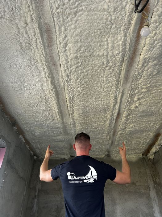 Izolatii cu spuma poliuretanica IZOMAX(mansarde, poduri, hale) premium