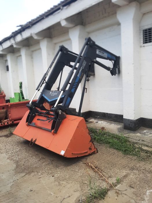 Piese tractor INCARCATOR ncărcător frontal New Holland