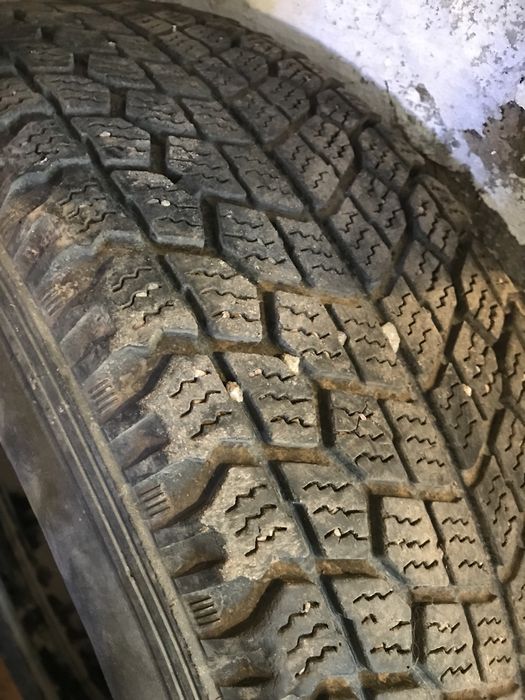 Продам шины 205/70/15