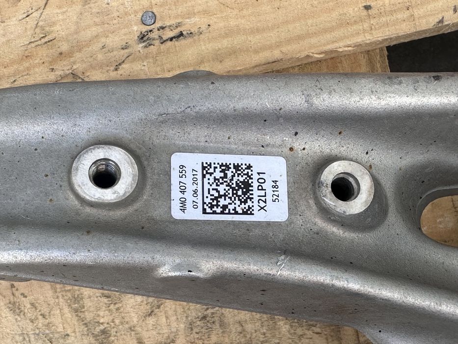 Ляв шенкел AUDI Q7 Q8 4M 4M0407559