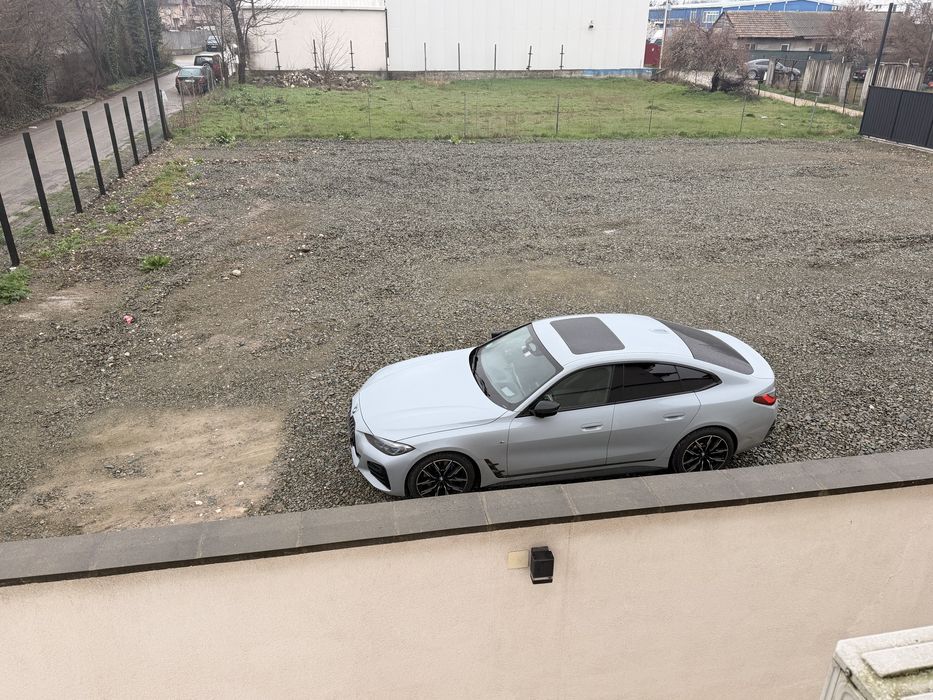 Inchieriez teren ingradit si pietruit