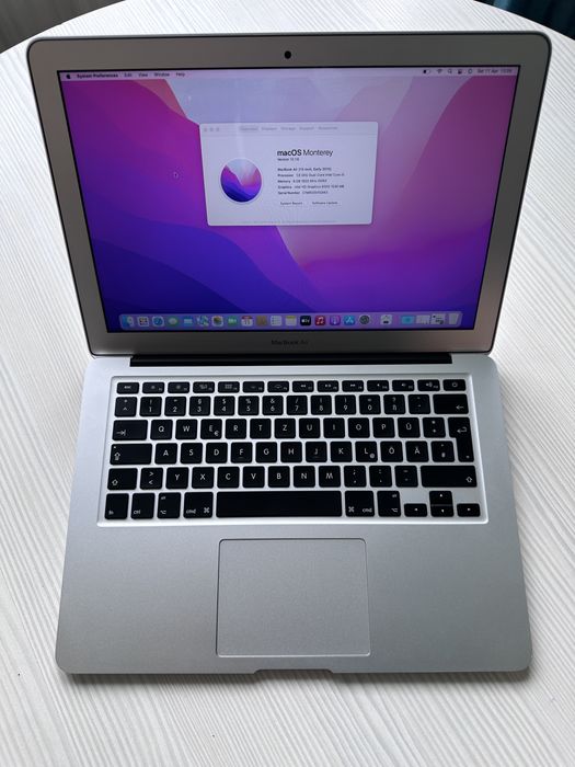 MacBook Air • Intel i5 - 8Gb RAM - 240Gb SSD - arata bine - baterie buna
