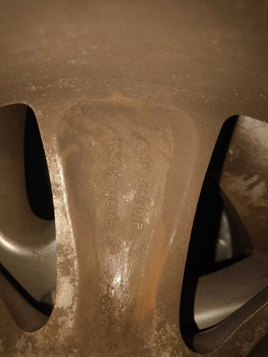 Джанти Тойота 16 инча + гайки + патерица