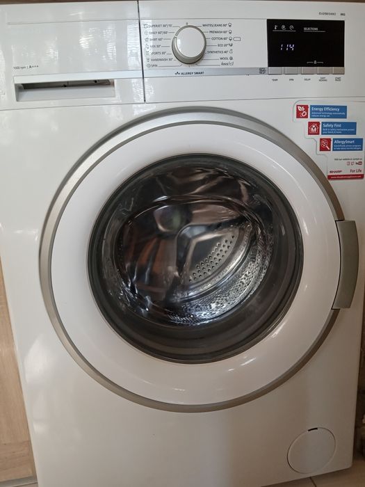 Sharp пералня. Като нова. Много запазена.