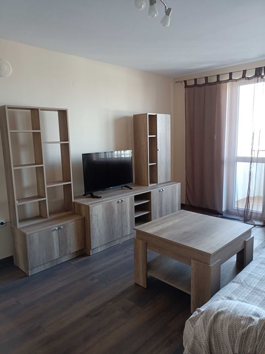 Дава се под наем Тристаен апартамент в Плевен, Мара Денчева - 94 кв.м за 306 € - Снимка #1