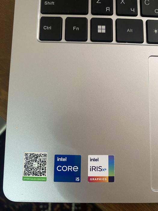 noutbuk core i5  16/512gb ideal sastayani yangi