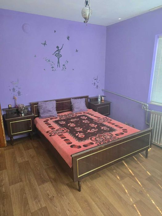 Двуетажна къща с голям двор и стопански постройки в с. Козаново