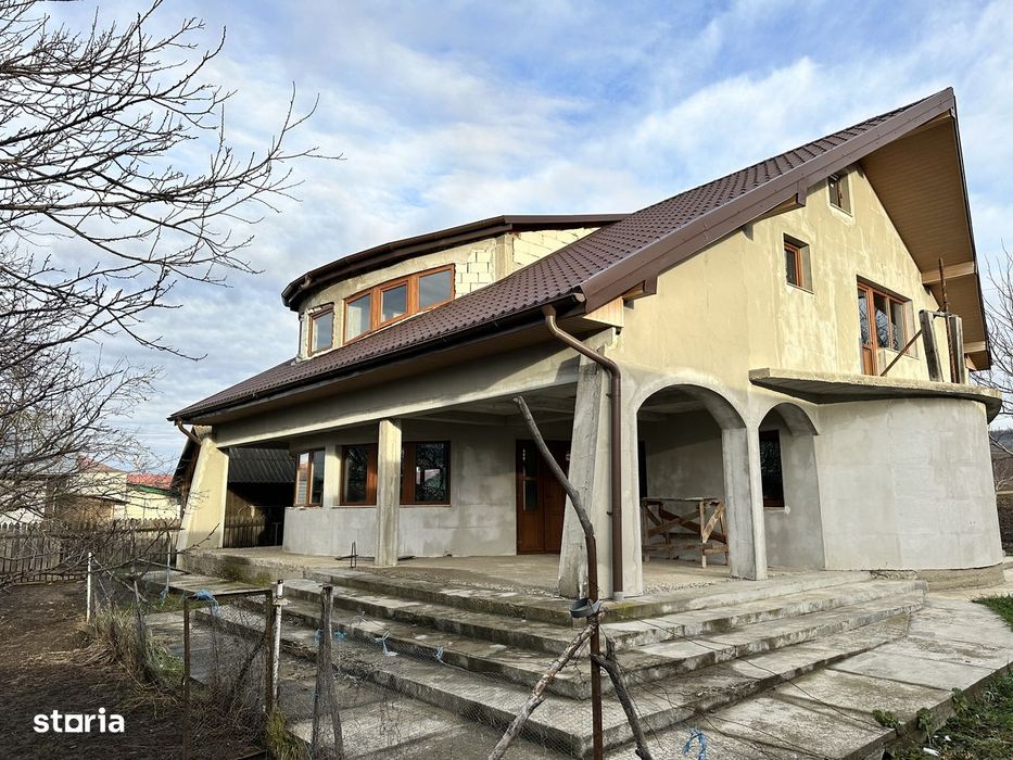 Casă P + M, 260 mp construcție + 2300 mp teren, Ionoseni (Bucecea)